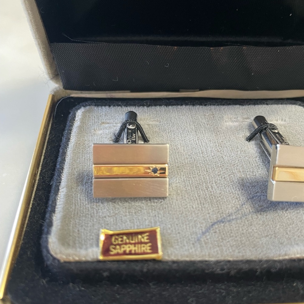 COPY - Used Christian Dior Cuff links- Silver with authentic Sapphire stones on… - Picture 4 of 7